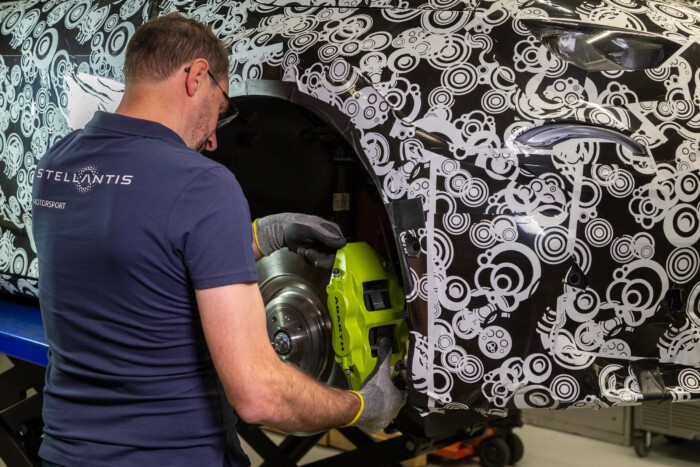 Minden tabut megdönt ez az olasz sportkocsi 6