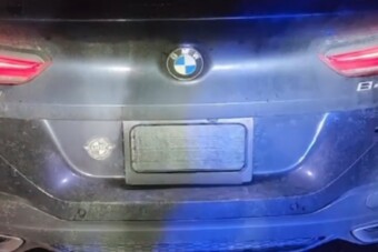 Hiába trükközött a rendszámával, végül 292 szabálysértéssel bukott le