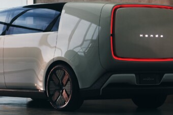 Hatalmas fenekű tanulmányautók érkeztek Japánból