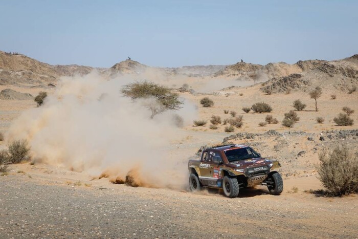Dakar: meglepő szakaszgyőztes, Loeb közelít