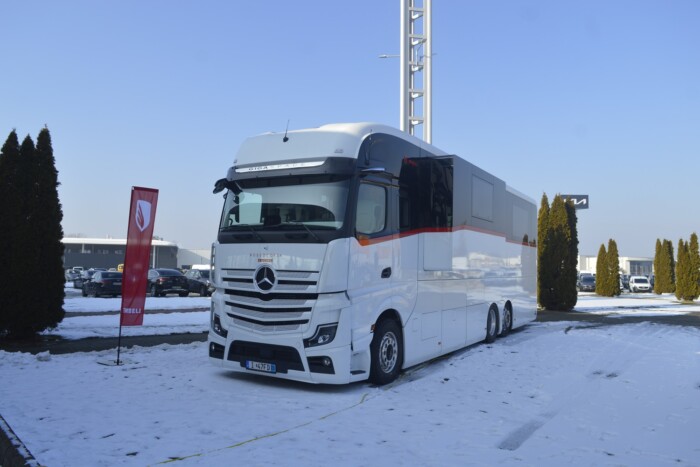 Egy villa árát kérik el ezért a lakókamionért