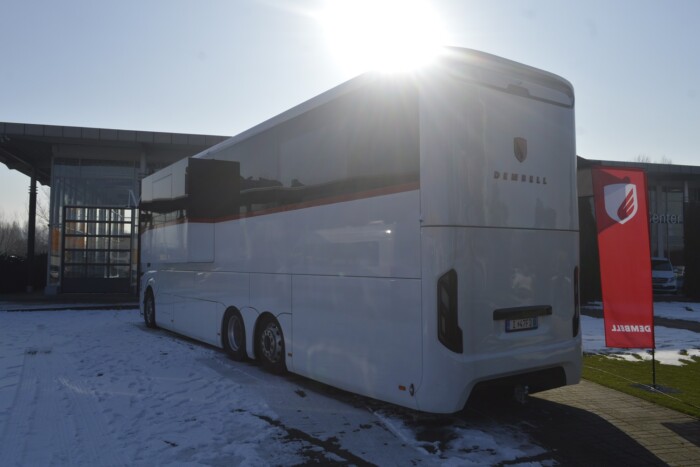 Egy villa árát kérik el ezért a lakókamionért 8