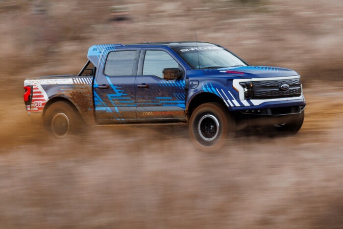 Terepen és aszfalton is helyt áll ez a szörnyeteg 12 | Vezess Terepen és aszfalton is helyt áll ez a szörnyeteg 12