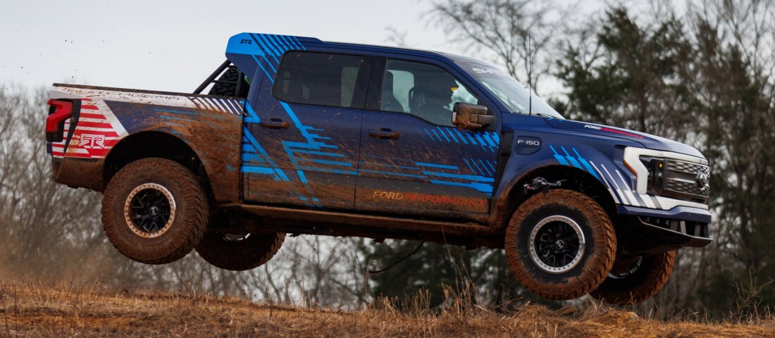 Terepen és aszfalton is helyt áll ez a szörnyeteg