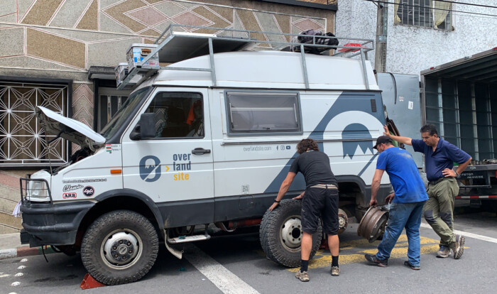 Kamurendszámmal eladó a világjáró magyar terepjáró 6