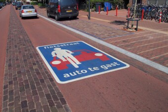 Ezeken az utakon már vendég az autós, főszereplő a bringás