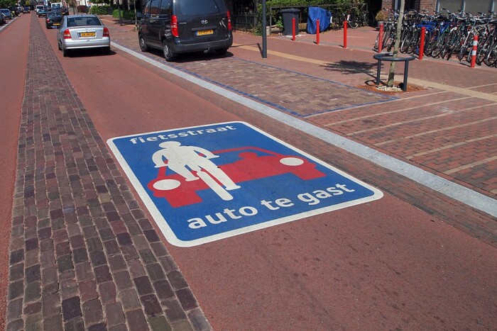 Ezeken az utakon már vendég az autós, főszereplő a bringás