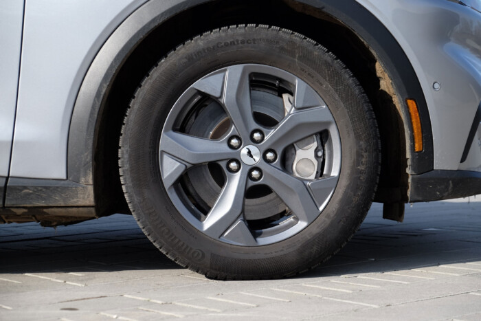 A sárnehéz villanyautók a gumik terén is meglepték az amerikai autósokat