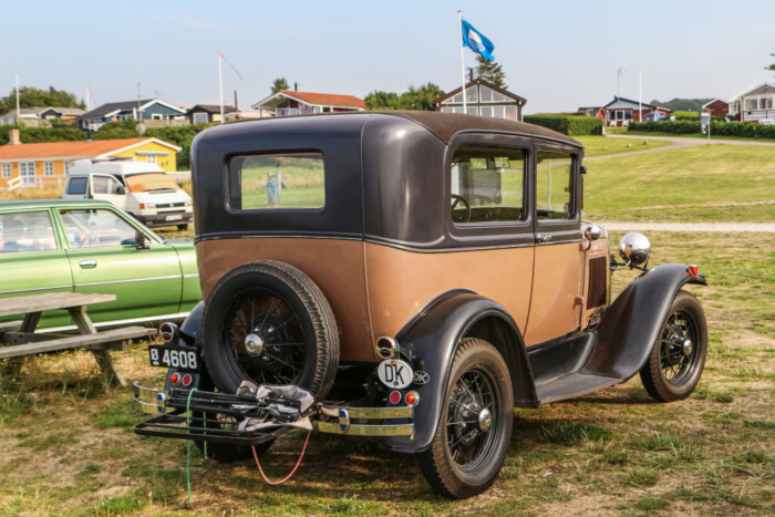 Még egy 100 éves autóval is lehet csapatni a hóban 2