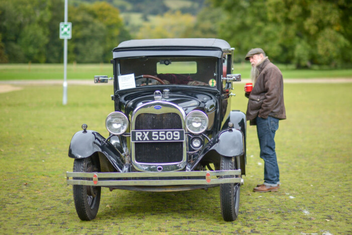 Még egy 100 éves autóval is lehet csapatni a hóban 1