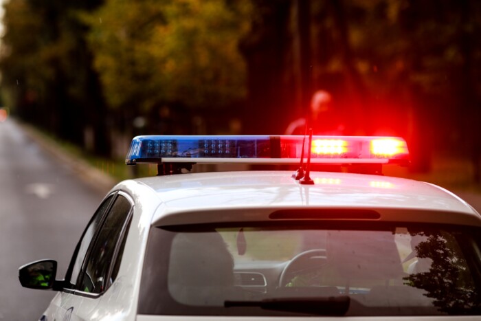 Tilosban parkolt, bepanaszolta a rendőröket