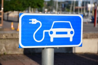 Ráfázott a villanyautókra, megszabadul tőlük a nagy autókölcsönző