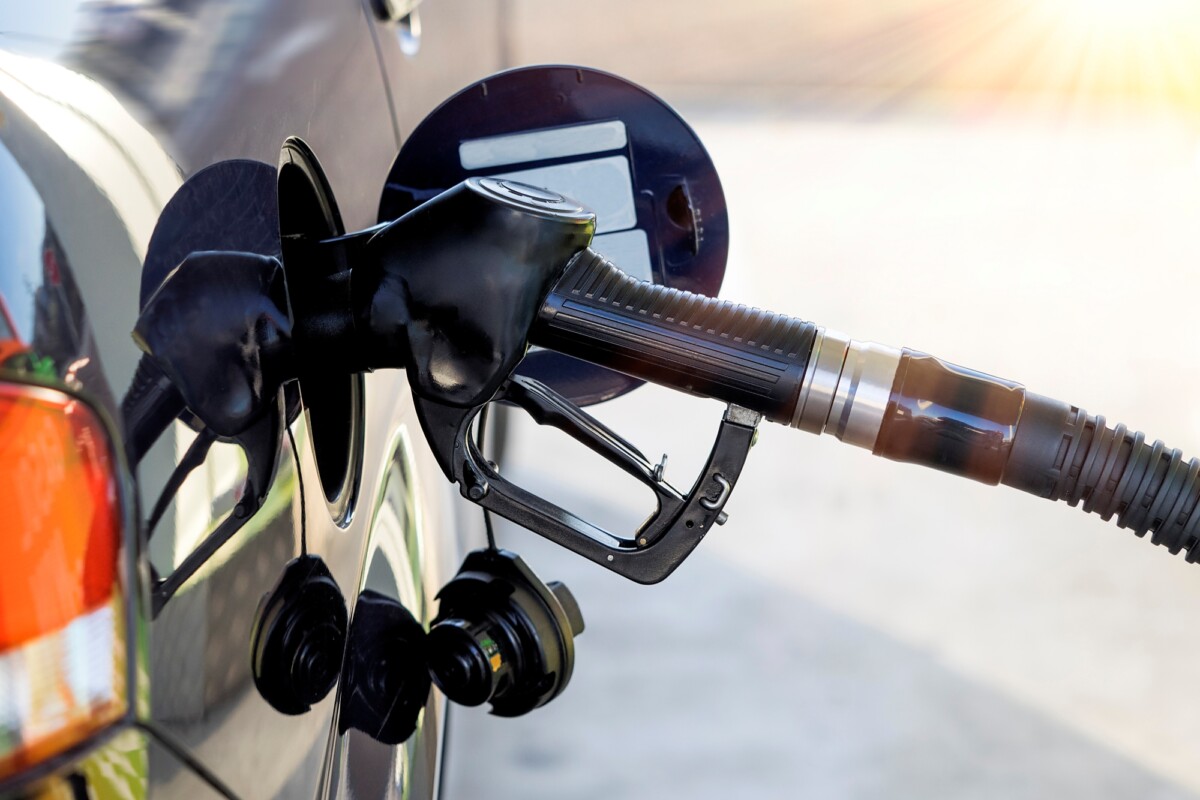 Ünnepi árcsökkenés jön a hazai benzinkutakon