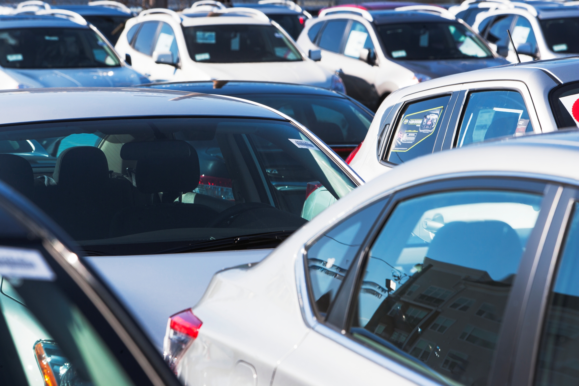 Nyomtatott rendszámokkal buktak le a kereskedők
