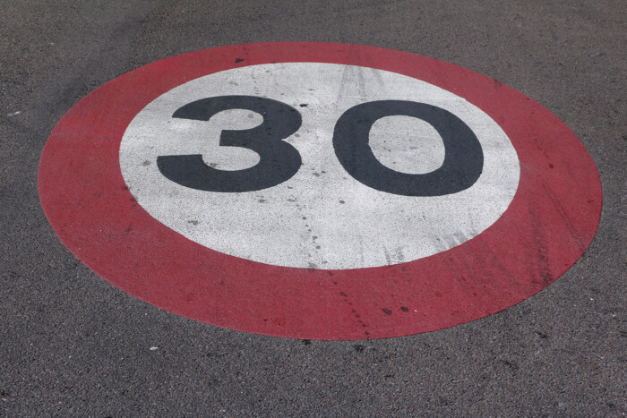 Kitört a botrány a 30-as sebességkorlátozás miatt