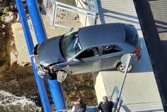 Épphogy átadták az új gyöngyösi hidat, egy autós máris „felavatta”