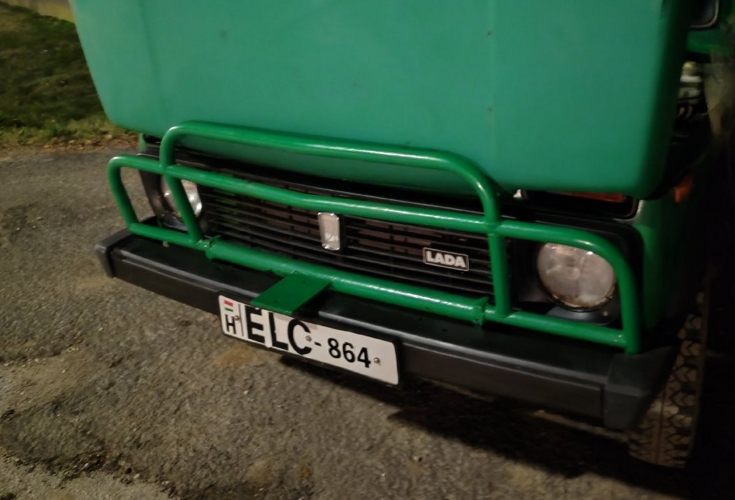 A rendőrök azonnal észrevették, hogy nem stimmel valami ezzel a rendszámmal 1 | Vezess A rendőrök azonnal észrevették, hogy nem stimmel valami ezzel a rendszámmal 1