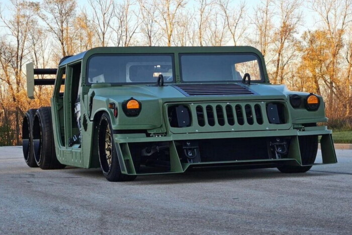 Brutál menő lett a hatkerekű, exkatonai Hummer