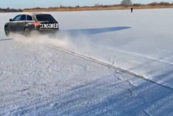 Orosz autós mutatja meg, miért eszement ötlet befagyott folyón driftelni
