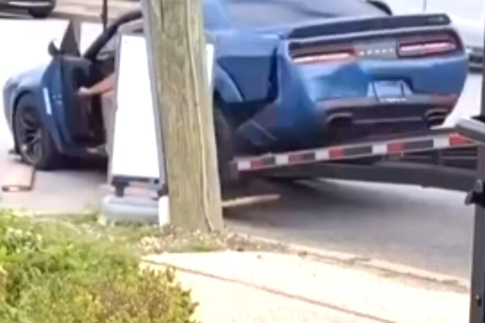 Rémálom lett a ritka izomautó lepakolása