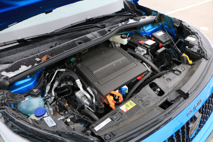 Ilyen egy átlagautósnak tervezett villanyautó 15 millióért 11