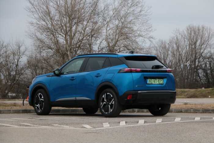 Ilyen egy átlagautósnak tervezett villanyautó 15 millióért 13