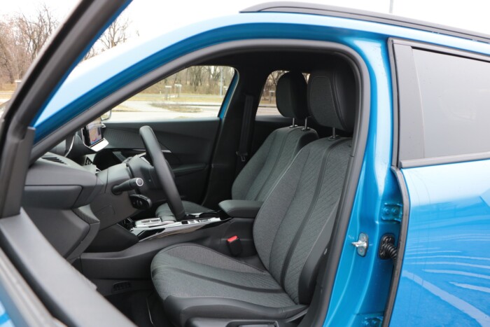 Ilyen egy átlagautósnak tervezett villanyautó 15 millióért 9