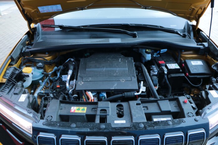 Nyomokban terepjárót tartalmaz 12