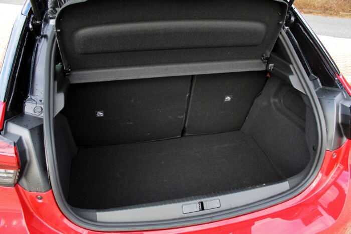 Megúszós lett a megújult Corsa 12 | Vezess Megúszós lett a megújult Corsa 12