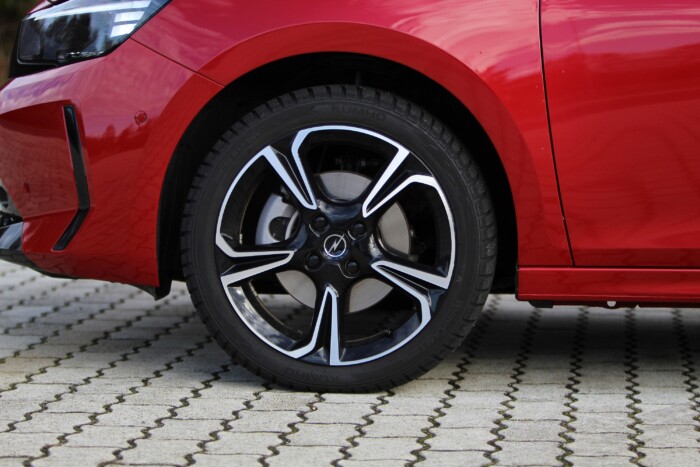 33 év után bezár egy hazai autószalon