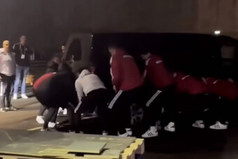 A magyar kéziválogatott bajba került egy parkolóban