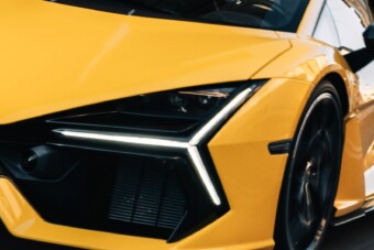 Kevesebb henger, több villanymotor az új Lamborghiniben