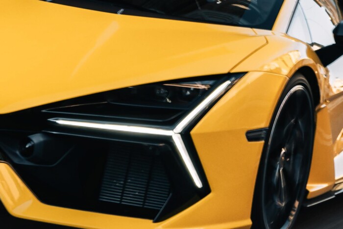 Kevesebb henger, több villanymotor az új Lamborghiniben