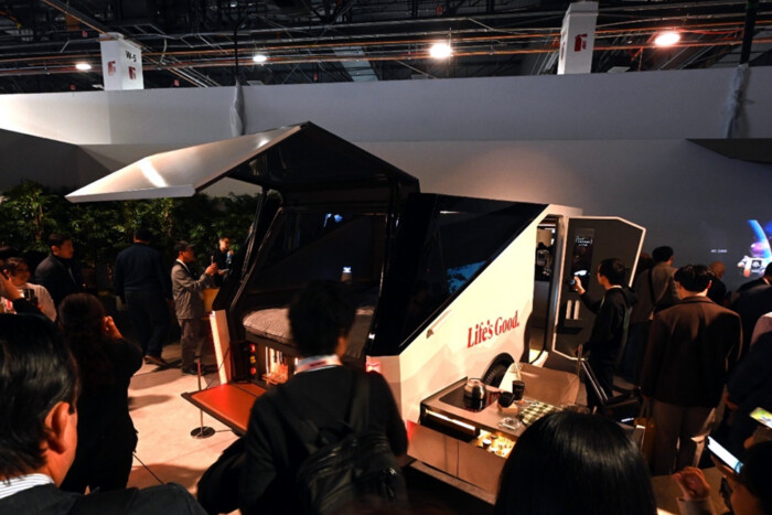 Csúcsgépekkel tömték tele ezt a guruló otthont 2 | Vezess Csúcsgépekkel tömték tele ezt a guruló otthont 2