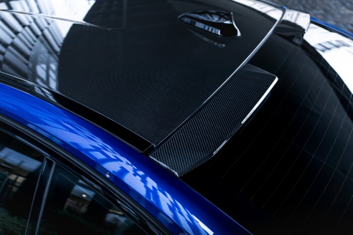 Szupersportkocsikat uzsonnázik ez a BMW 8