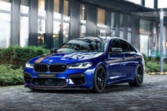 Szupersportkocsikat uzsonnázik ez a BMW