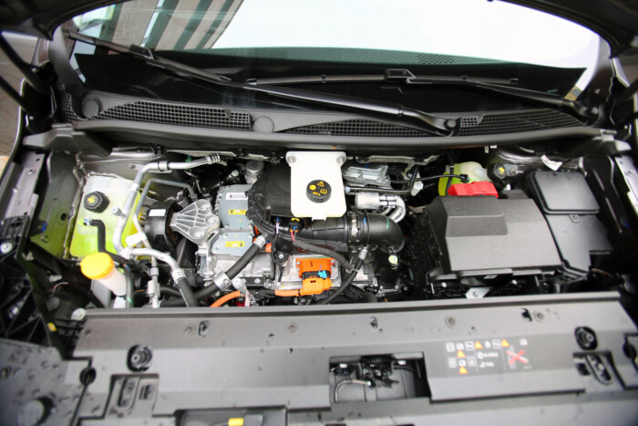 Nem túl drága egy Mercedes futárkodni? 11