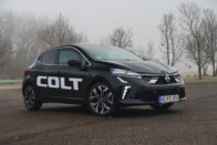 Így lehet közel 10 milliót elkölteni egy kisautóra – Mitsubishi Colt 27