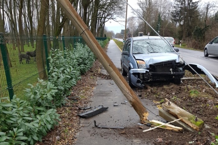 Több liter gázolajat locsolt szét az úton, sorra törtek az autók, amerre járt