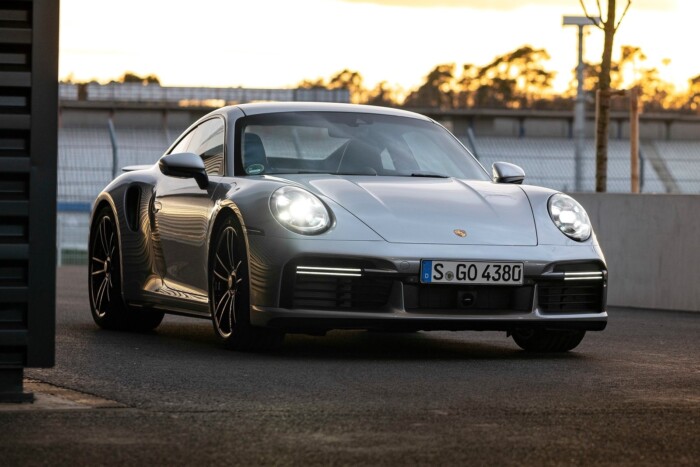 Brutális luxus- és sportautókból vásároltak be a magyarok 1