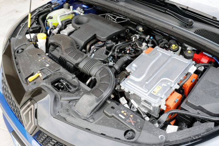 Takarékos hajtást rejt a sportos külső 14