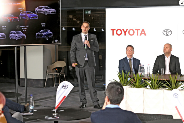 Lerohanják a magyar piacot a Toyoták 9 | Vezess Lerohanják a magyar piacot a Toyoták 9