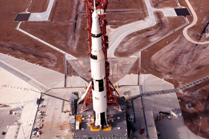 Rakétával visz a Hold sötét oldalára ez a luxusóra