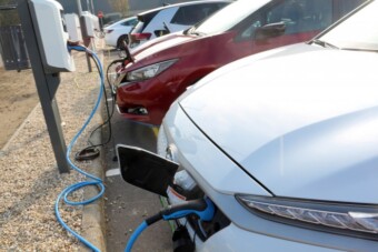 Baj van az európai villanyautó-töltőkkel