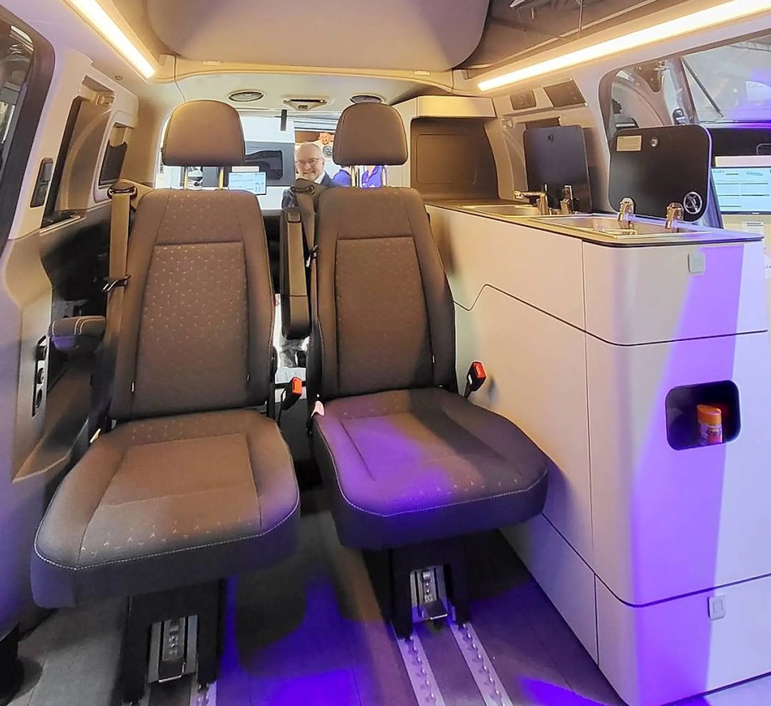 Otthonos kempingbusszal állt elő a Westfalia 2