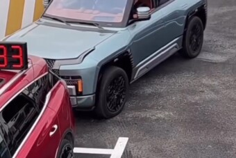 Kitalálták, hogyan ne legyen rémálom a párhuzamos parkolás, de még ne örüljünk