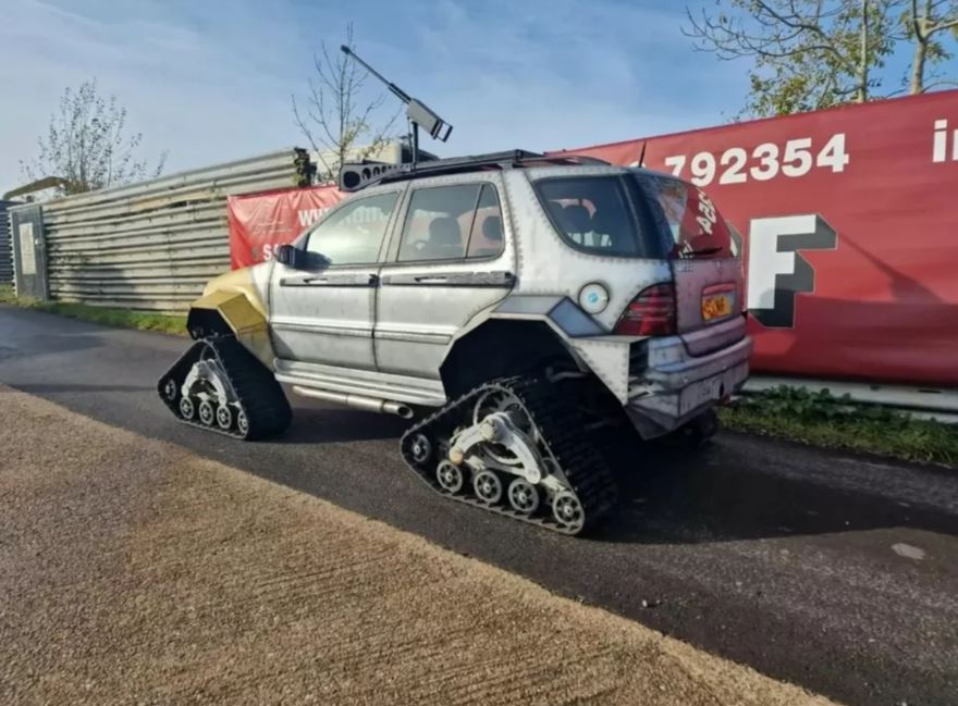 Egy Mercedes, ami nem csak a zombikat, az agysejteket is pusztítja 2