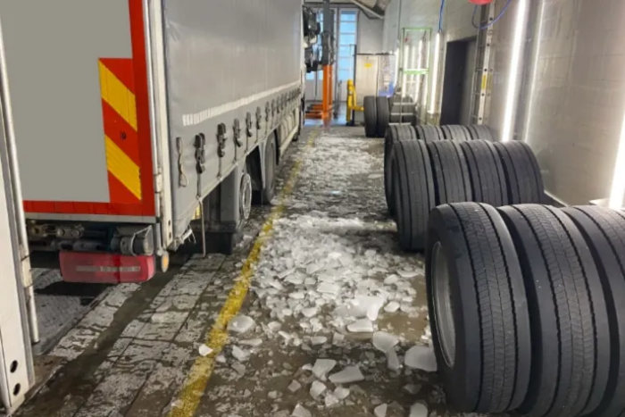 Lehulló jég okozott életveszélyt Svájcban 3