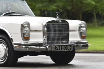 Sztárról sztárra vándorolt ez az öreg Mercedes