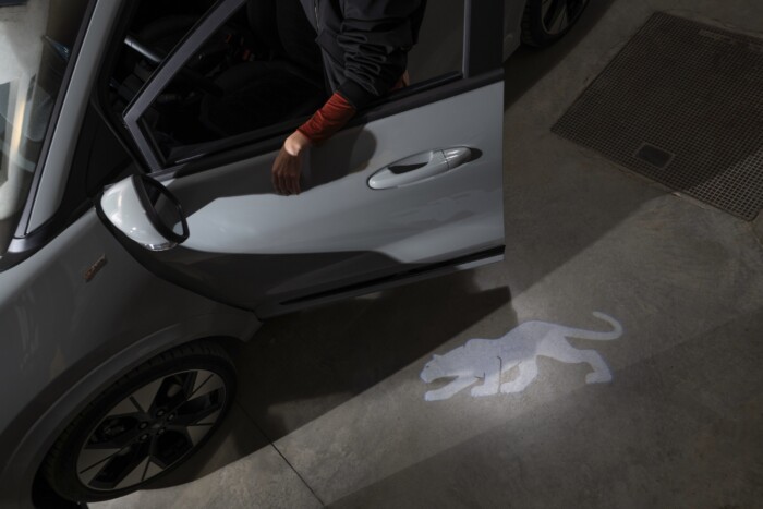 Okosautót faragtak a legkisebb Fordból 9